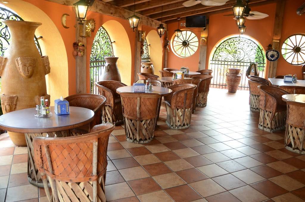 Los Aztecas | restaurant | 2345 NW Arterial, Dubuque, IA 52002, USA | 5635835026 OR +1 563-583-5026