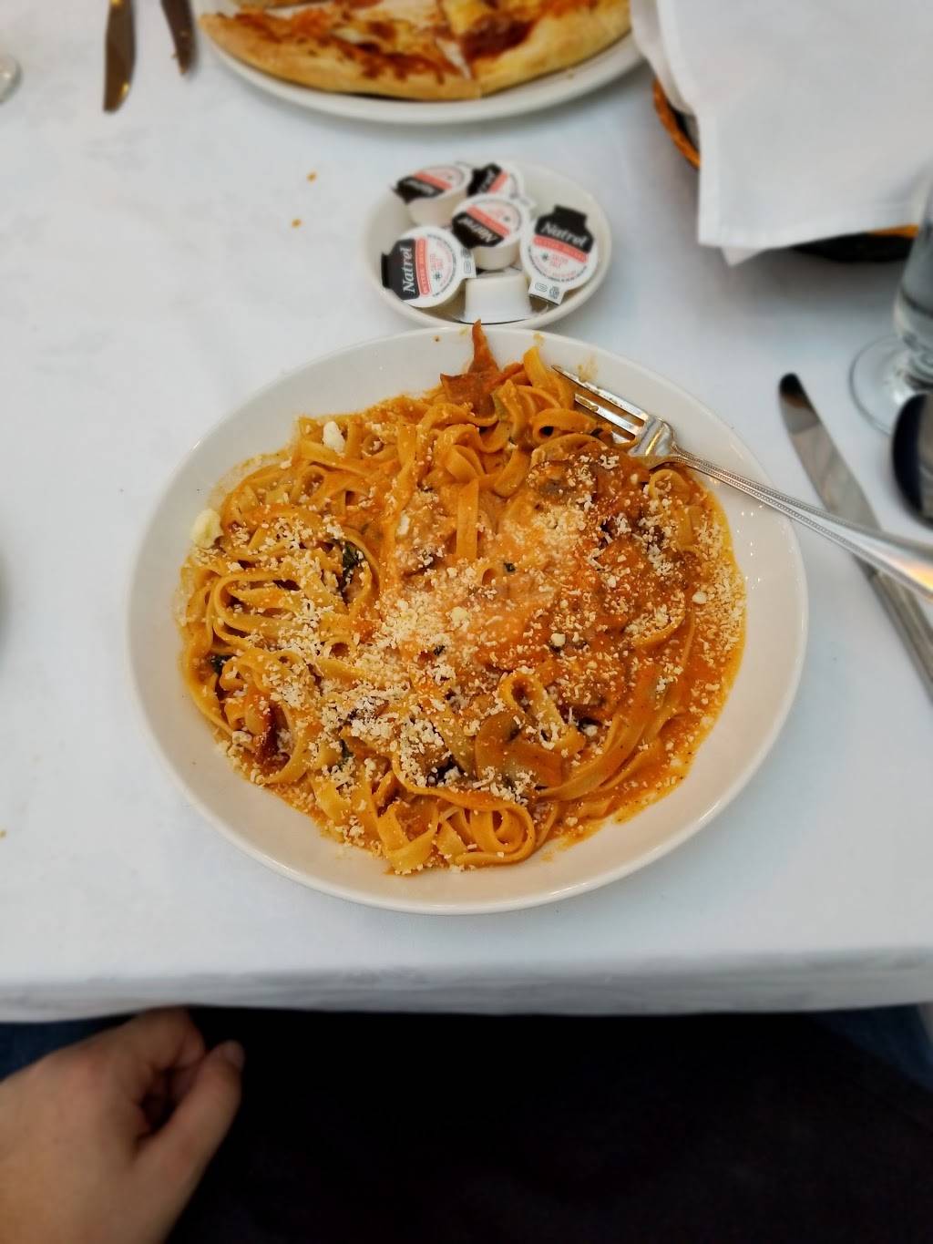 Restaurant Gualdieri | restaurant | 2016 Boulevard René-Laennec, Laval, QC H7M 4J8, Canada | 4506699759 OR +1 450-669-9759