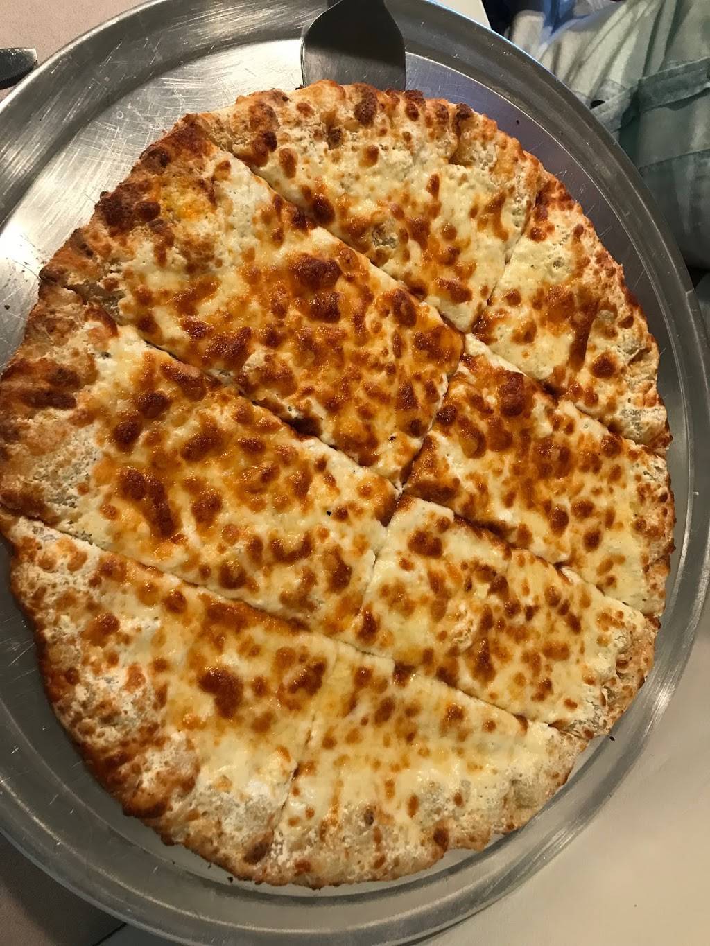 Giovannis Famous Pizza | restaurant | 160 W Central St, Natick, MA 01760, USA | 5085452291 OR +1 508-545-2291