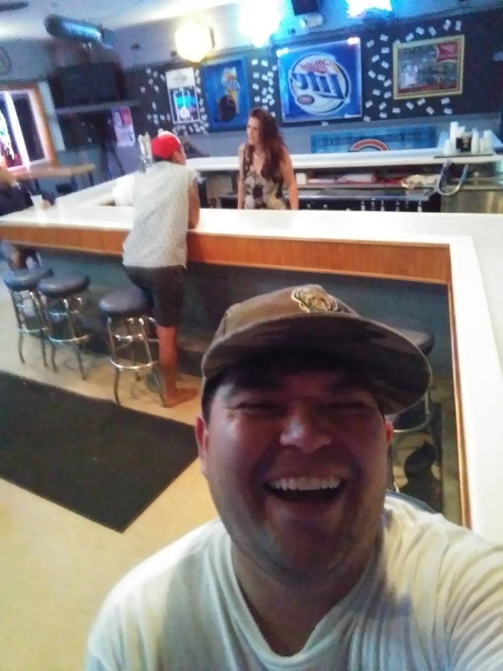 The Aquarium | restaurant | 139 Arthur Ave, Fox Lake, IL 60020, USA | 8475874544 OR +1 847-587-4544