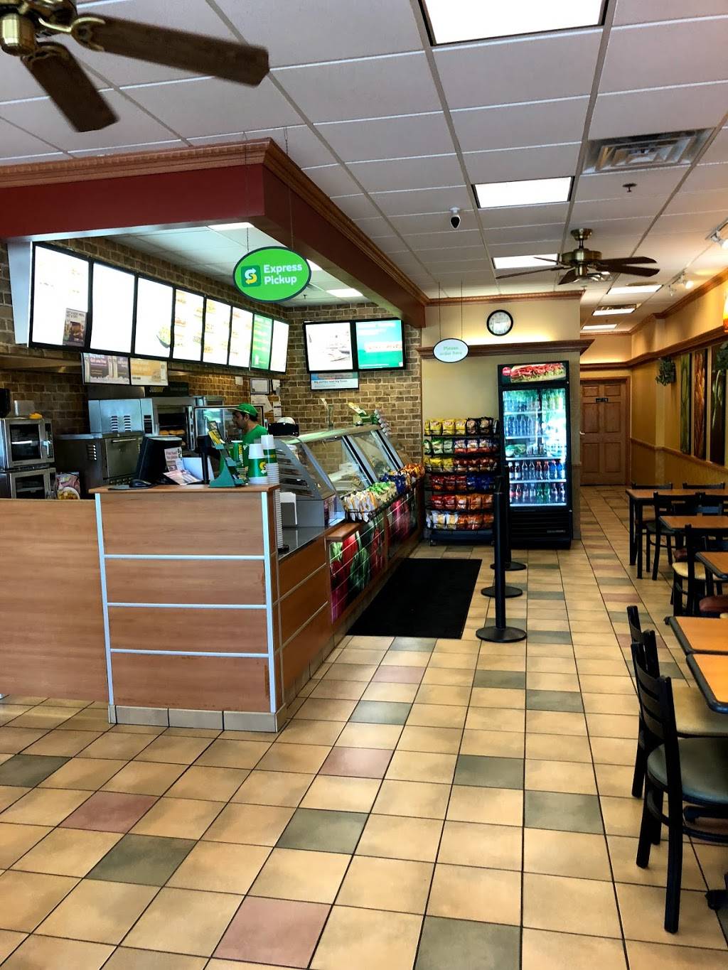 Subway Restaurants | restaurant | 1588 Algonquin Rd, Hoffman Estates, IL 60192, USA | 8479349989 OR +1 847-934-9989