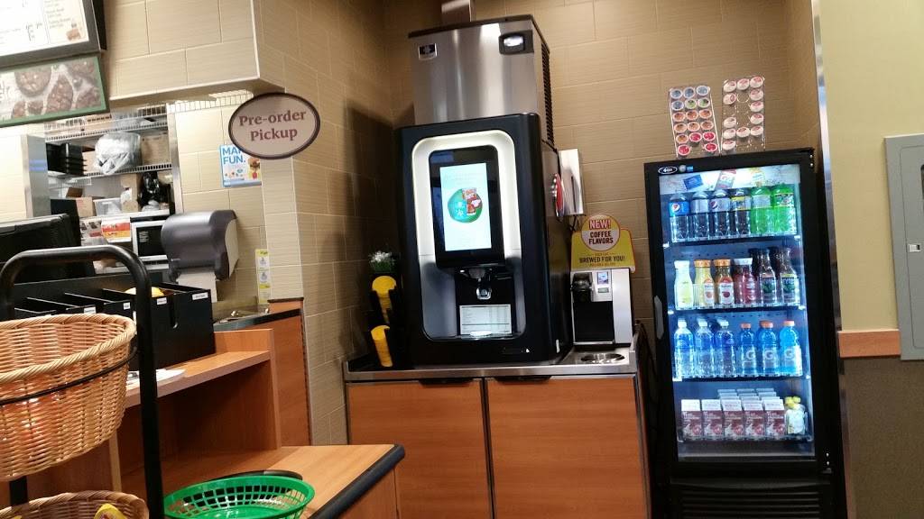 Subway | restaurant | 88 Queens Quay W, Toronto, ON M5J 0B8, Canada | 4166076666 OR +1 416-607-6666