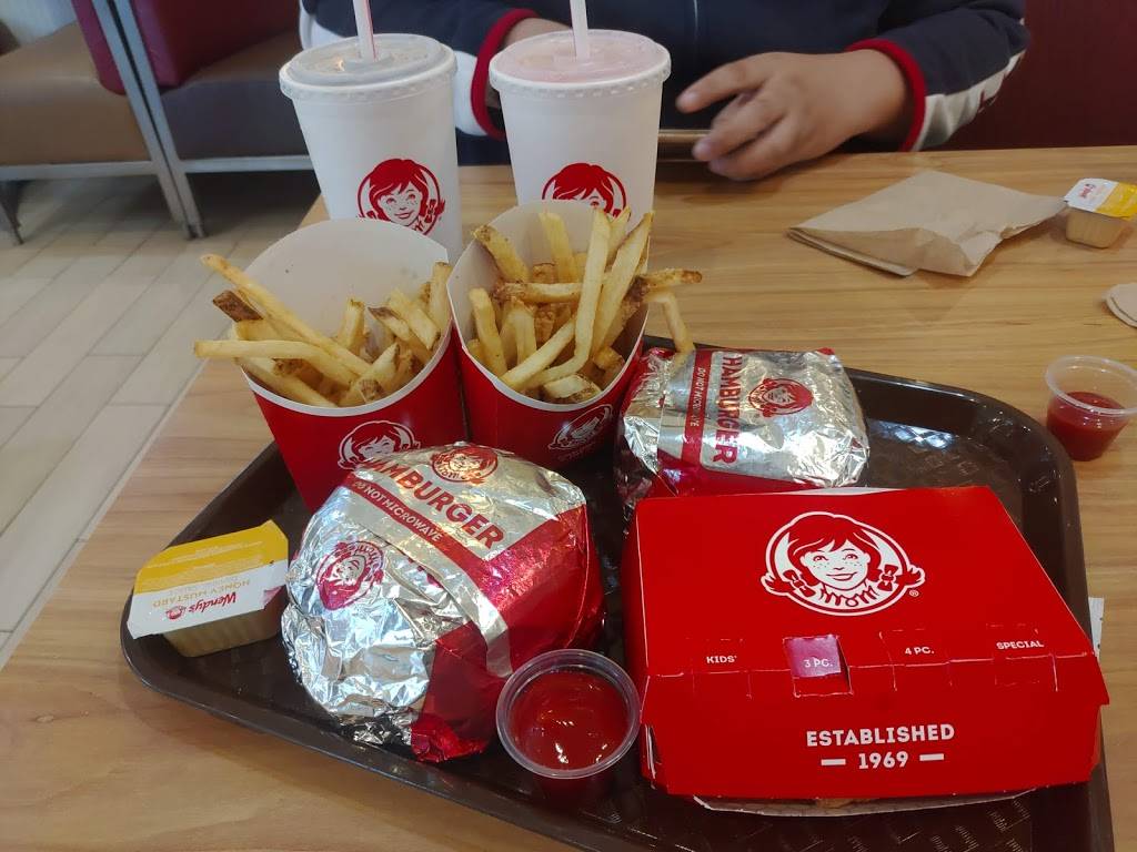 Wendys | restaurant | 211 Charlton Rd, Sturbridge, MA 01566, USA | 5083478702 OR +1 508-347-8702