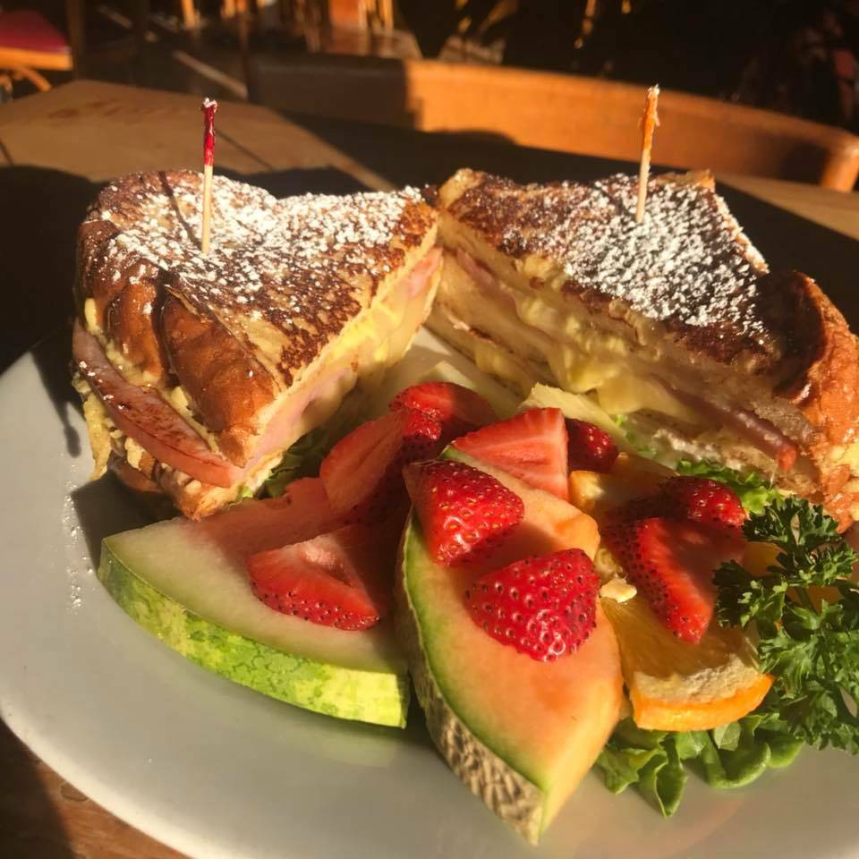 Julias in Wallingford | restaurant | 4401 Wallingford Ave N, Seattle, WA 98103, USA | 2066331175 OR +1 206-633-1175