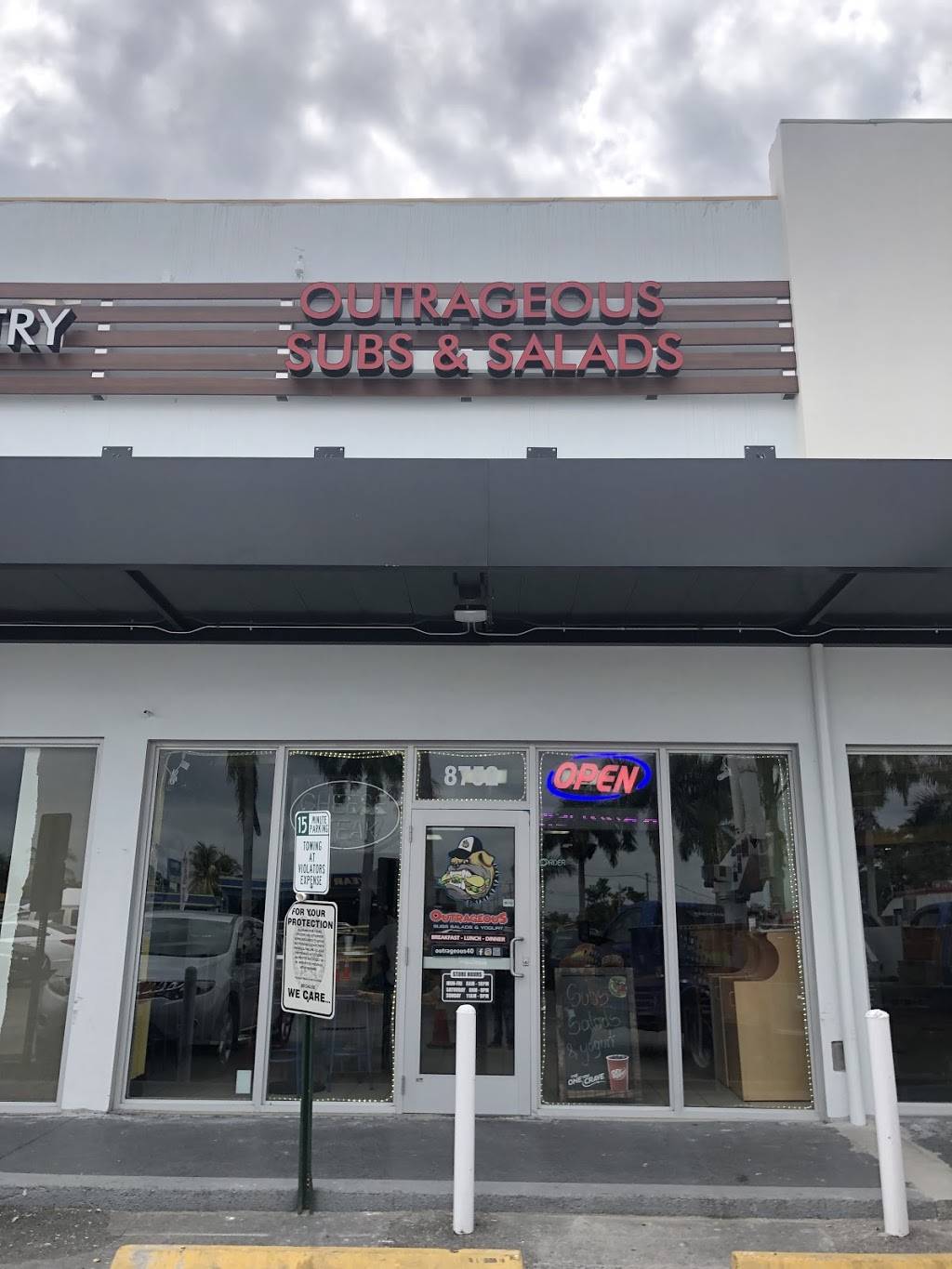 Outrageous subs and salads | restaurant | 8752sw, SW 40th St, Miami, FL 33165, USA | 3055526533 OR +1 305-552-6533