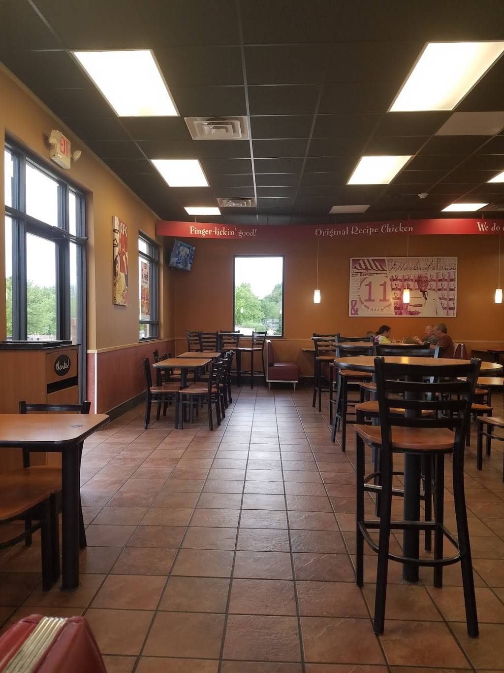 KFC | restaurant | 5332 N Belt Hwy, St Joseph, MO 64506, USA | 8162326532 OR +1 816-232-6532