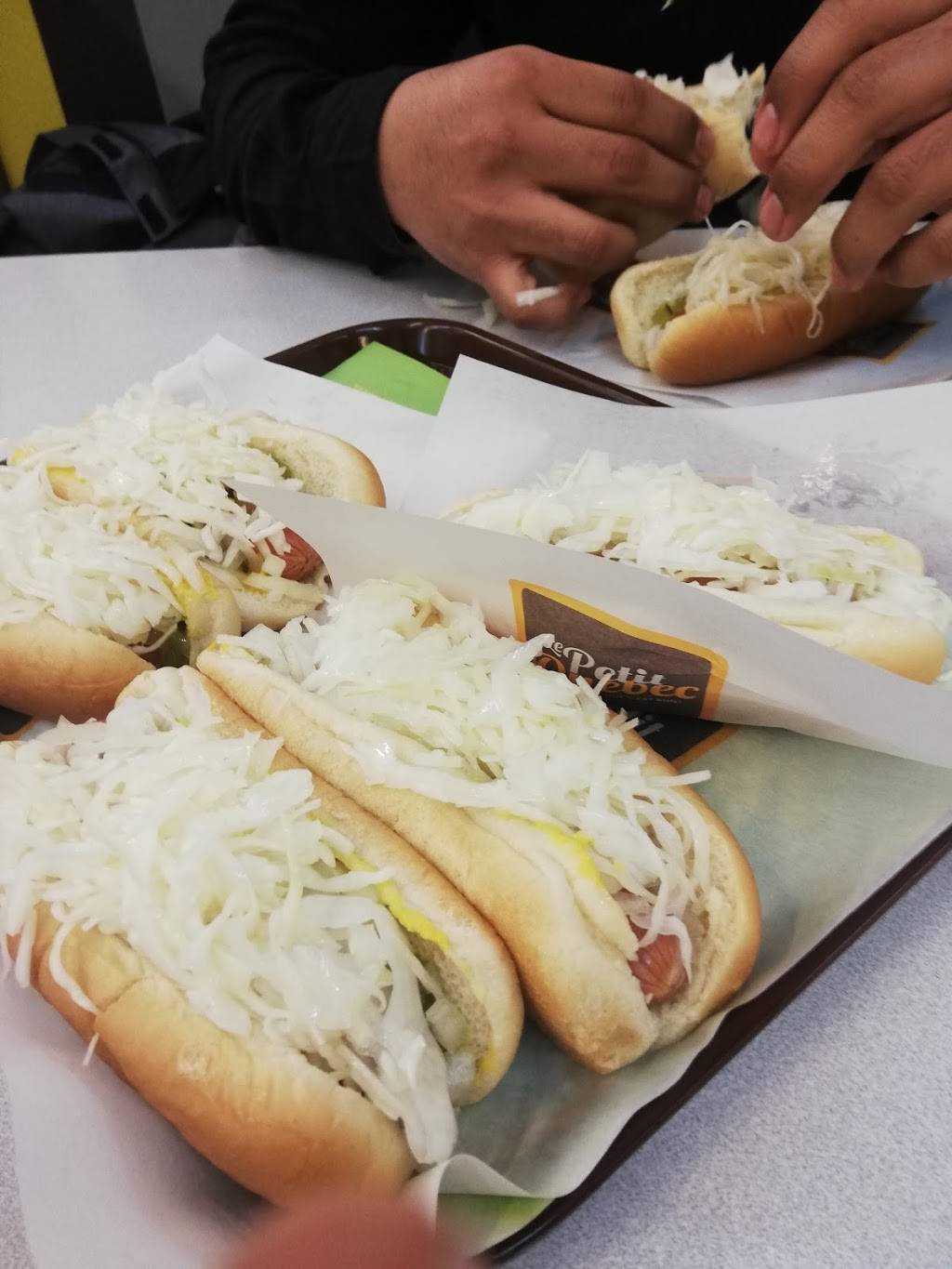 Restaurant Le Petit Quebec | restaurant | 9100 Rue Sherbrooke E, Montréal, QC H1L 4K6, Canada | 5143550595 OR +1 514-355-0595