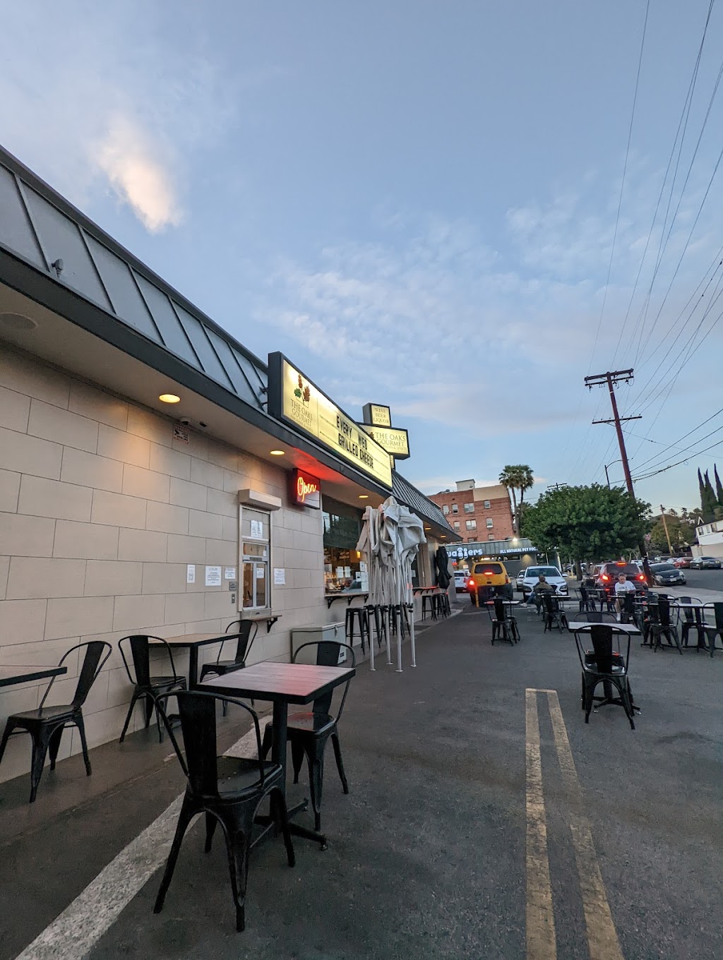 The Oaks Gourmet Market & Cafe | restaurant | 1915 N Bronson Ave, Los Angeles, CA 90068, USA | 3238718894 OR +1 323-871-8894