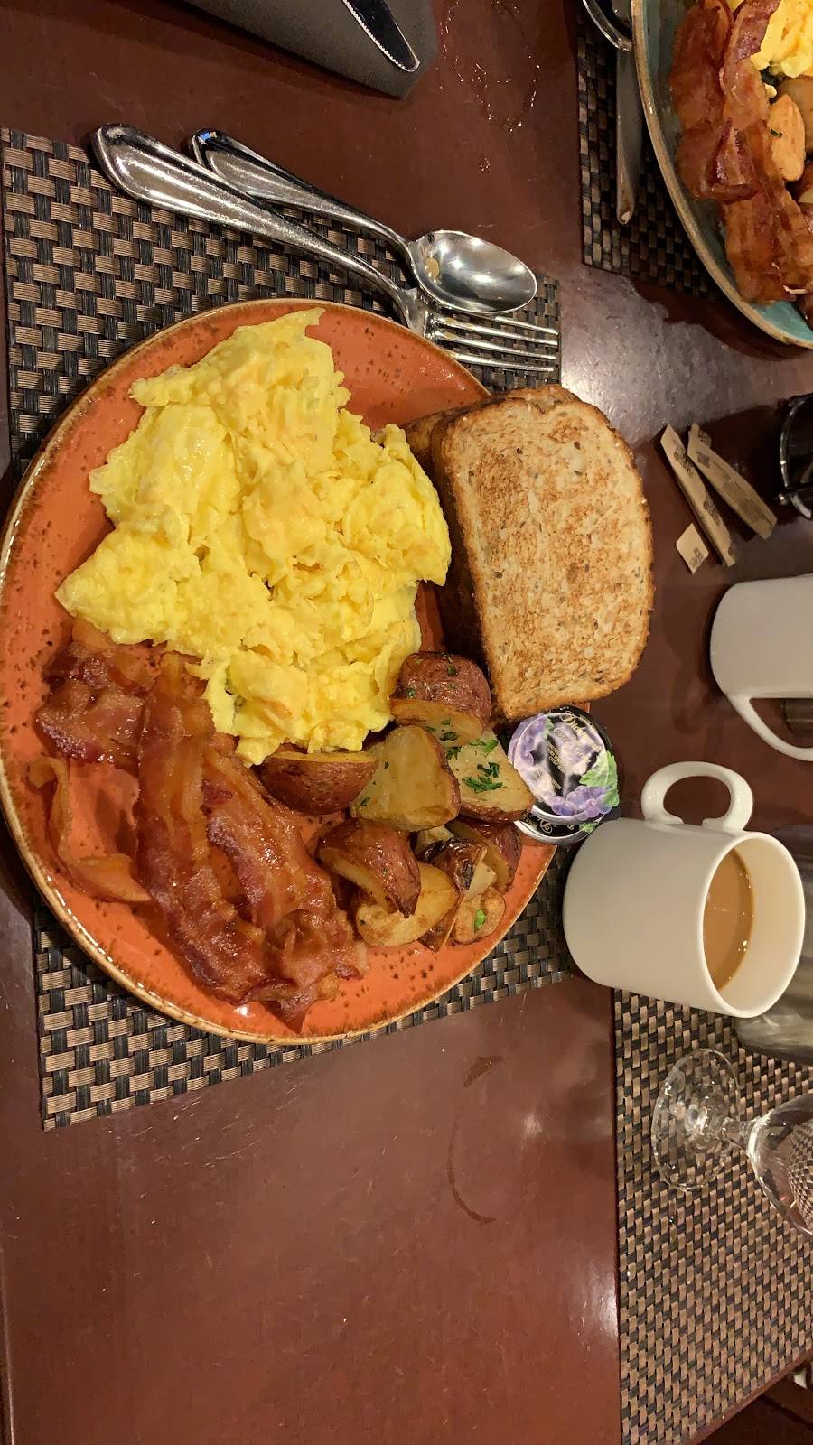 LB Bistro & Patisserie | restaurant | 301 E North Water St, Chicago, IL 60611, USA | 3123295900 OR +1 312-329-5900