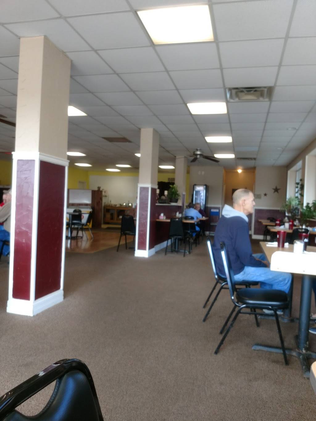 Connies Country Kitchen | restaurant | 300 E Main St, Paoli, IN 47454, USA | 8127231122 OR +1 812-723-1122