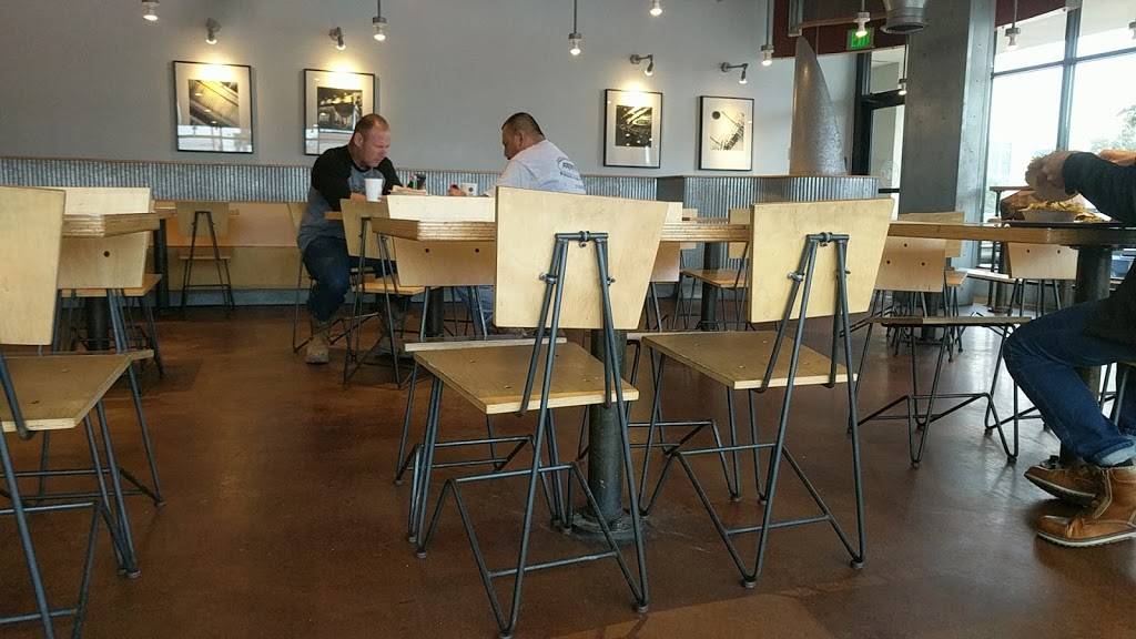 Chipotle Mexican Grill | restaurant | 11613 N Central Expy Ste 100, Dallas, TX 75243, USA | 2148900903 OR +1 214-890-0903