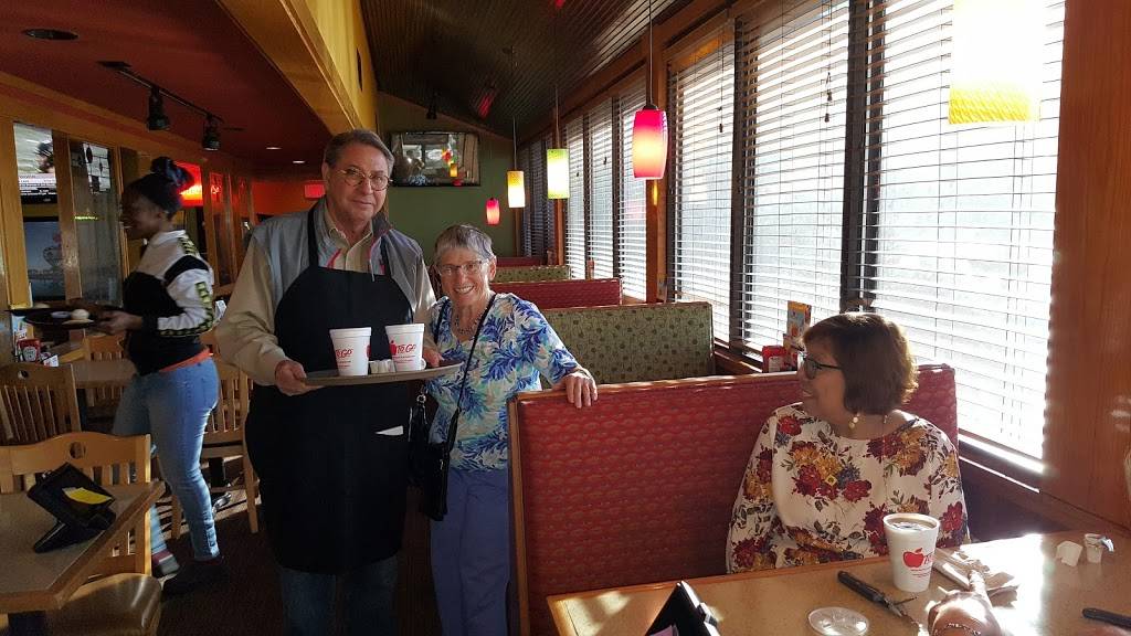 Applebees Grill + Bar | restaurant | 5800 N Mesa St, El Paso, TX 79912, USA | 9158338899 OR +1 915-833-8899