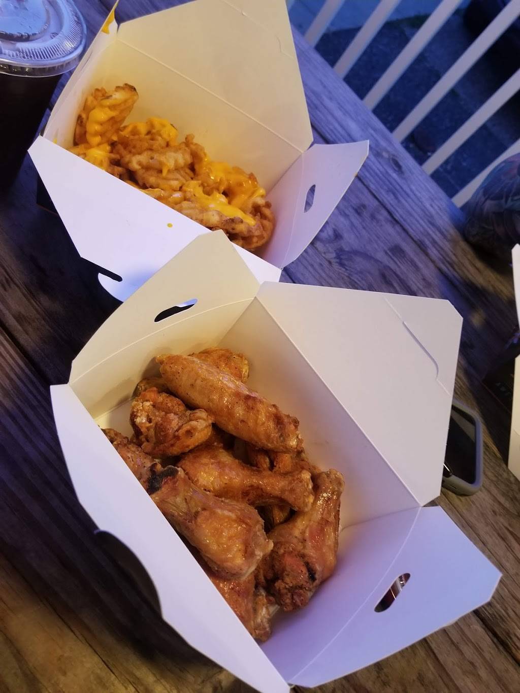 Atomic Wings | restaurant | 28 Woodcleft Ave, Freeport, NY 11520, USA | 5164422000 OR +1 516-442-2000