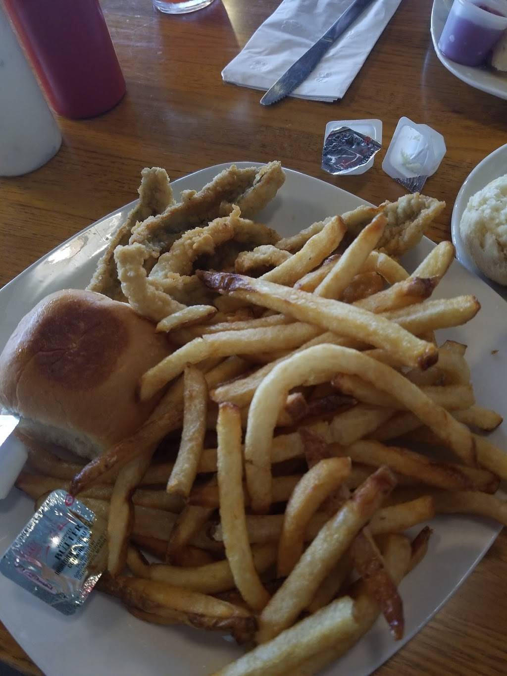 Gobblers of Gaylord | restaurant | 900 S Otsego Ave, Gaylord, MI 49735, USA | 9897329005 OR +1 989-732-9005