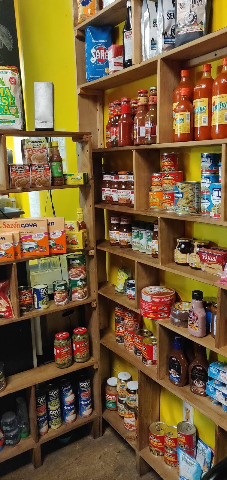 Latin World | restaurant | 1028 St Clair Ave W, Toronto, ON M6E 1A4, Canada | 4166033311 OR +1 416-603-3311