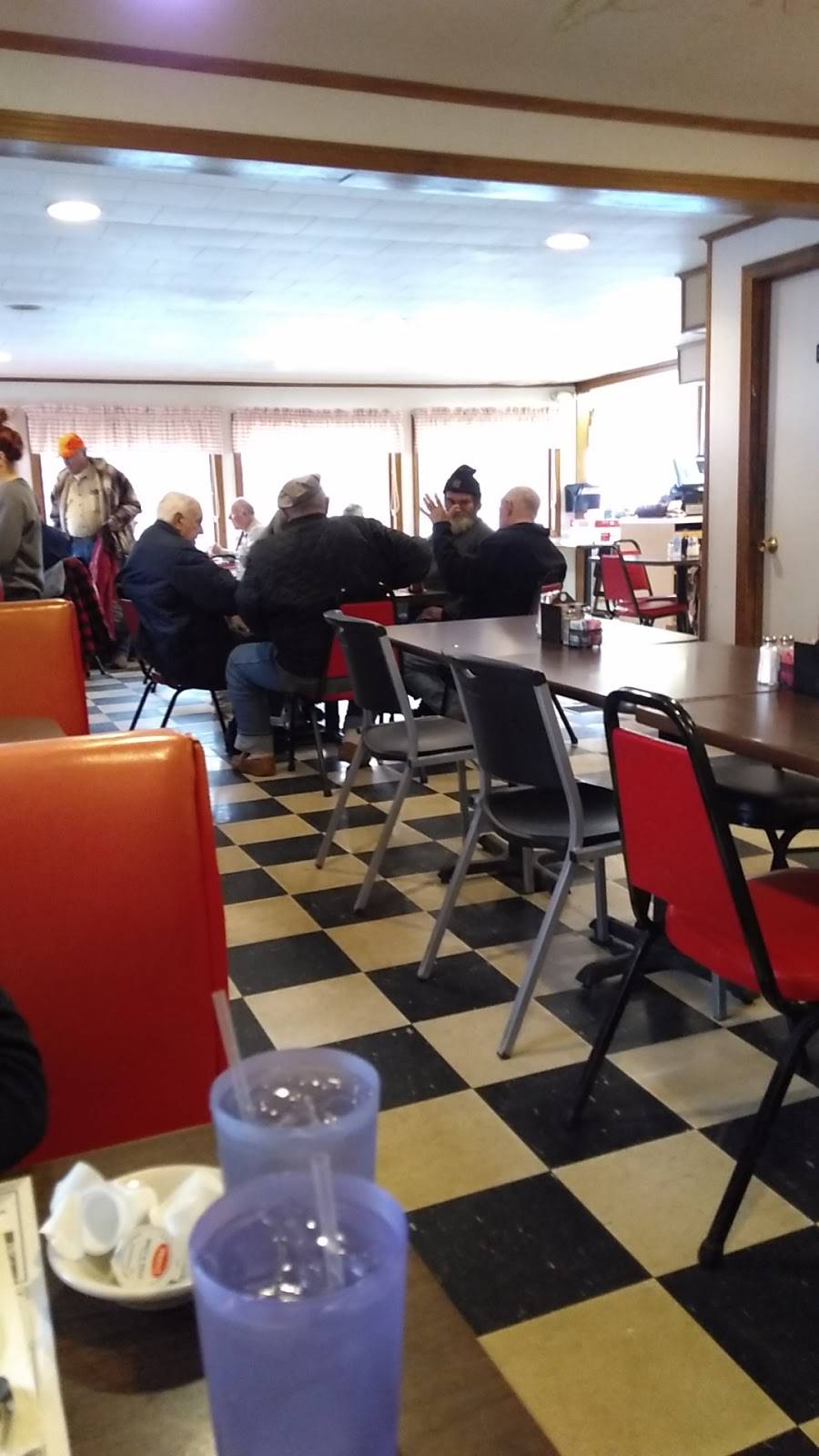 Daves Diner | restaurant | 390 Brunswick Ave, Gardiner, ME 04345, USA | 2075880022 OR +1 207-588-0022