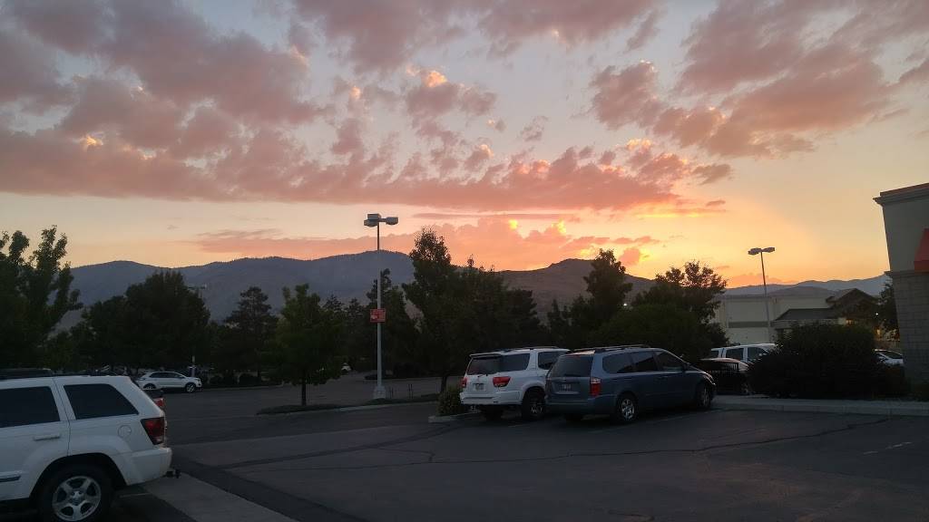 Bullys Sports Bar & Grill | restaurant | 3530 N Carson St, Carson City, NV 89706, USA | 7758842309 OR +1 775-884-2309