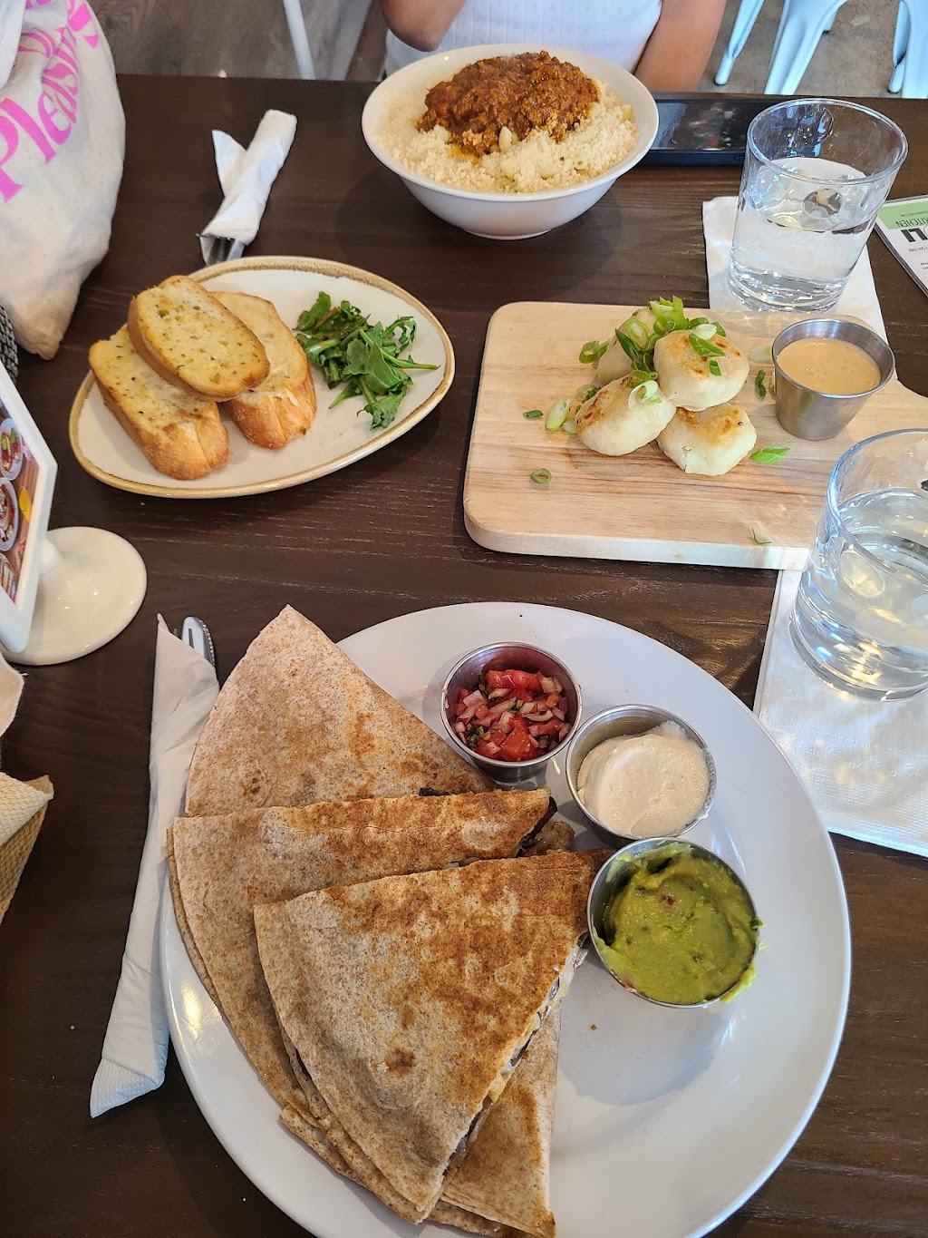 Holi Vegan Kitchen | restaurant | 3099 NE 163rd St, North Miami Beach, FL 33160, USA | 7865203120 OR +1 786-520-3120