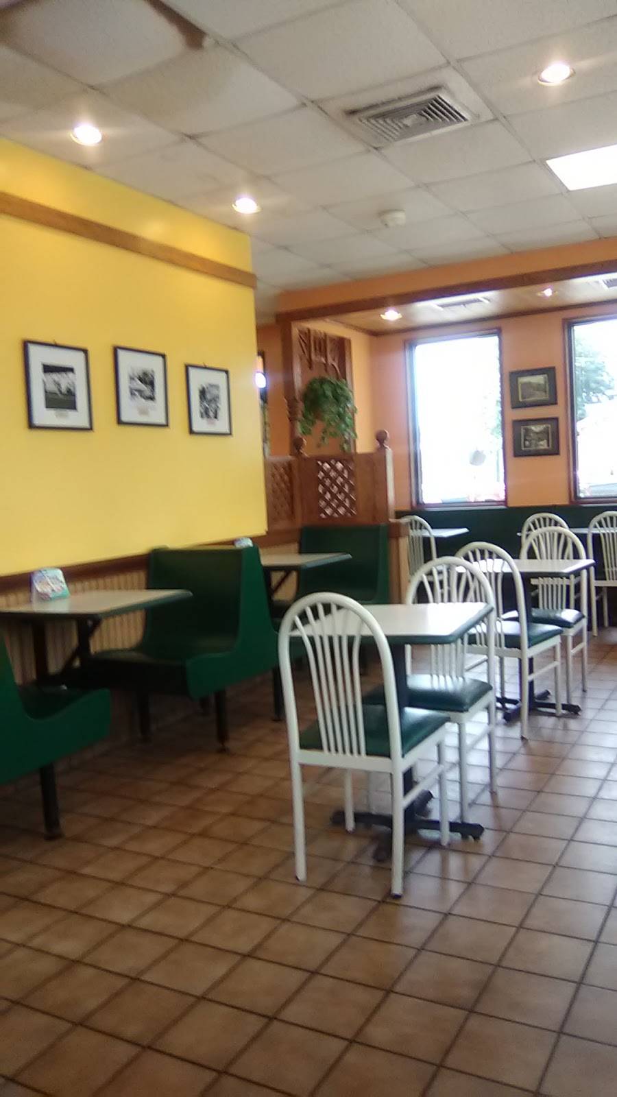 Dairy Queen | restaurant | 526 W 4th St, Lewistown, PA 17044, USA | 7172489772 OR +1 717-248-9772