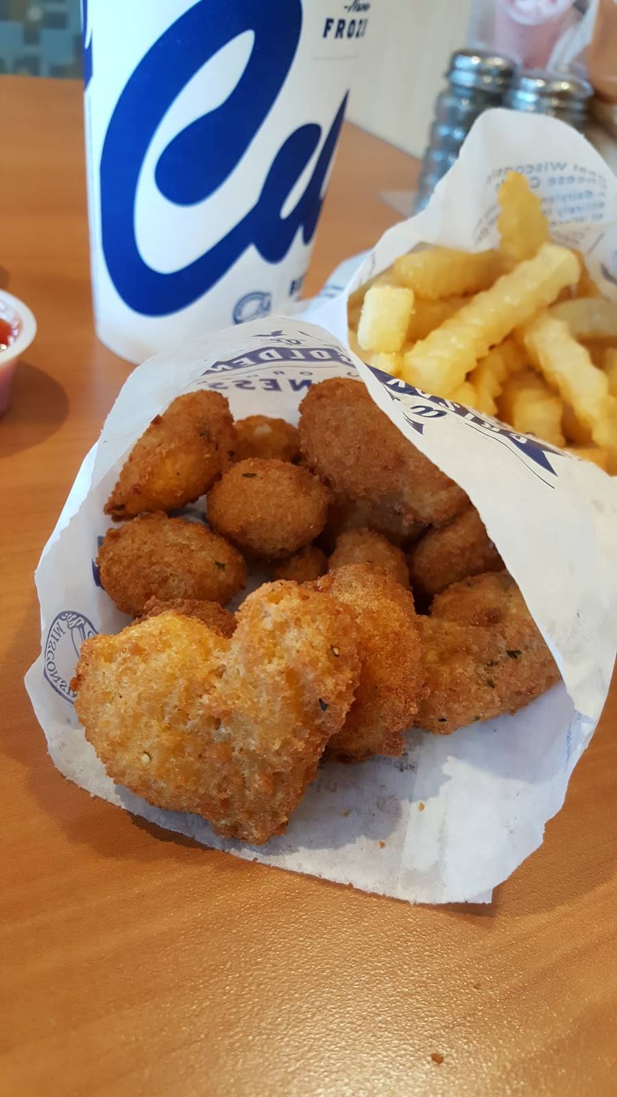 Culvers | restaurant | 1620 W Lake Shore Dr, Woodstock, IL 60098, USA | 8153375730 OR +1 815-337-5730