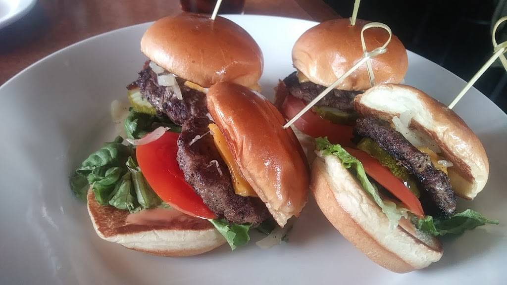 TGI Fridays | restaurant | 2502 E Springs Dr, Madison, WI 53704, USA | 6082494544 OR +1 608-249-4544