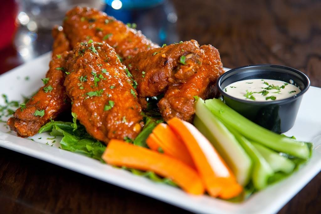 Stretch Bar & Grill | restaurant | 3485 N Clark St, Chicago, IL 60657, USA | 7737553980 OR +1 773-755-3980