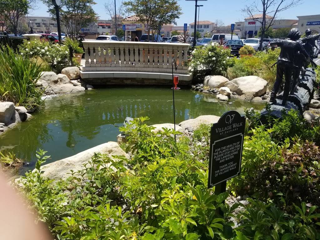 Hooked on Crab | restaurant | 872 Eastlake Pkwy #510, Chula Vista, CA 91915, USA | 6197379117 OR +1 619-737-9117