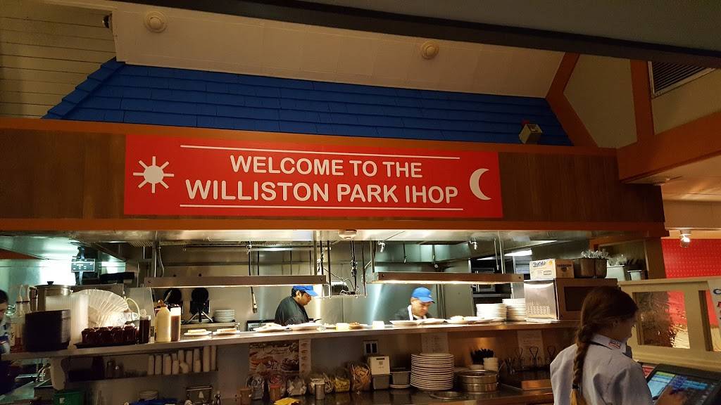 IHOP | restaurant | 145 Hillside Avenue, Williston Park, NY 11596, USA | 5167468421 OR +1 516-746-8421