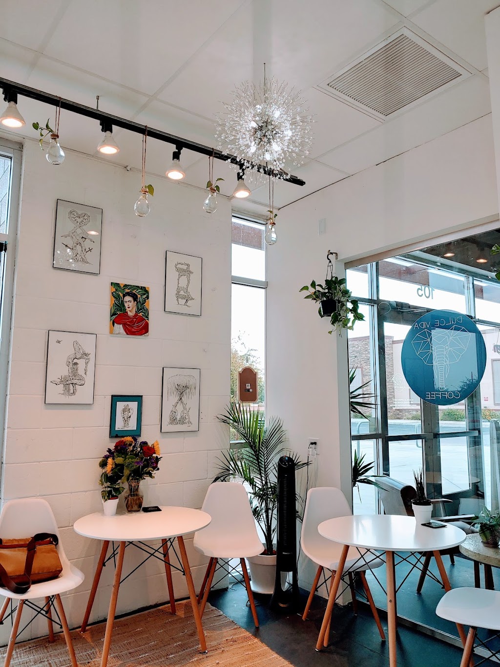 Dulce Vida Coffee | bakery | 610 N Alma School Rd Ste 12, Chandler, AZ 85224, USA | 4803824125 OR +1 480-382-4125