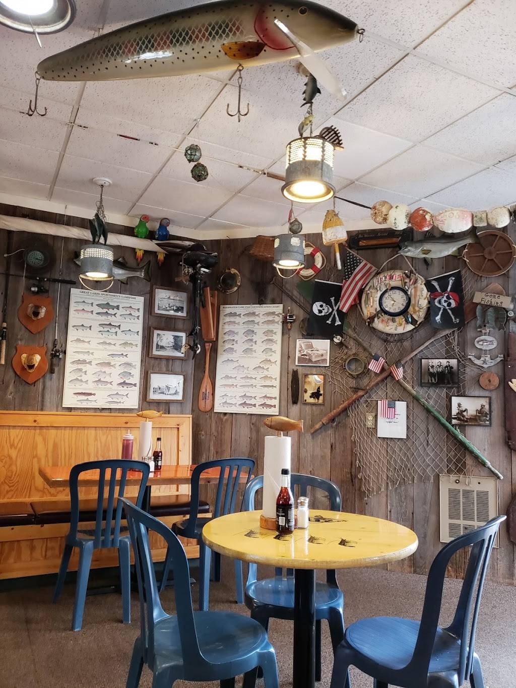 Scalawags Whitefish & Chips | restaurant | 226 E Central Ave, Mackinaw City, MI 49701, USA | 2314367777 OR +1 231-436-7777