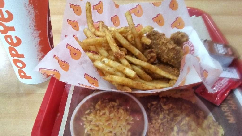 Popeyes | restaurant | 2355 Keele St, North York, ON M6M 4A2, Canada | 4162413500 OR +1 416-241-3500