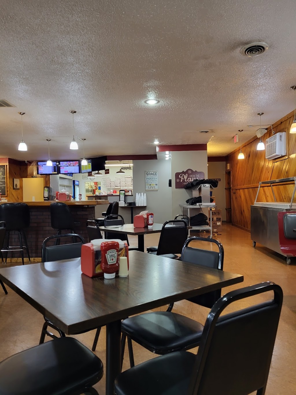 Trackside Pizza | restaurant | 164 N Buckeye St, Osgood, IN 47037, USA | 8126891900 OR +1 812-689-1900