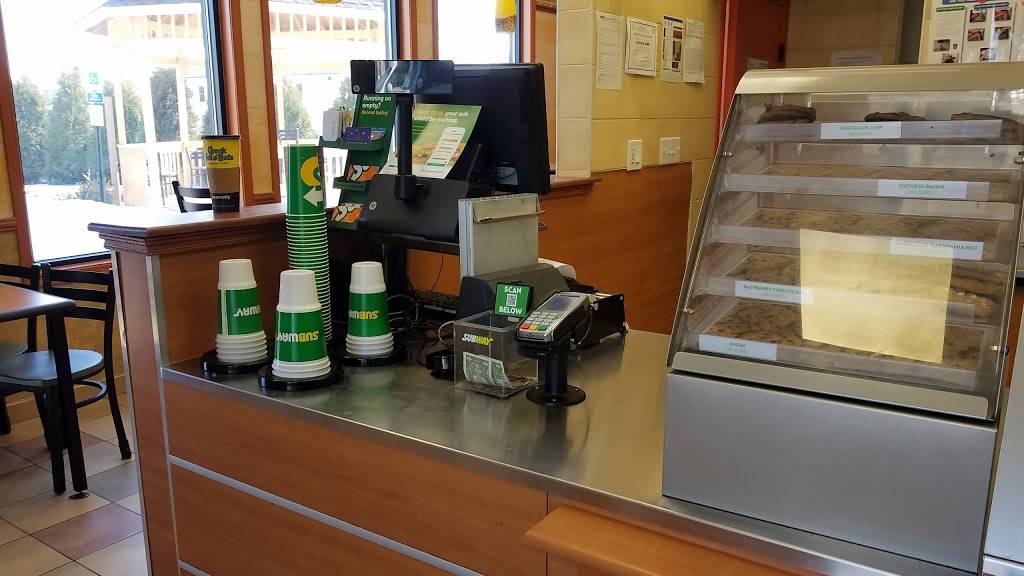 Subway | restaurant | 1365 Roosevelt Ave, Carteret, NJ 07008, USA | 7323664622 OR +1 732-366-4622