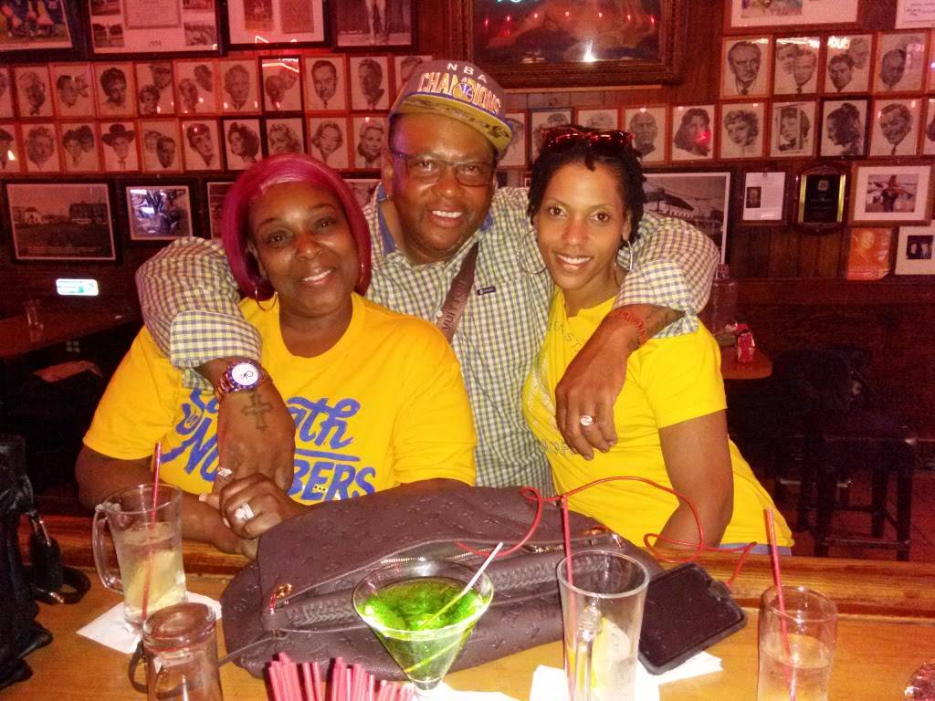 Bank Club Cafe | restaurant | 3900 San Pablo Ave, Emeryville, CA 94608, USA | 5106524381 OR +1 510-652-4381