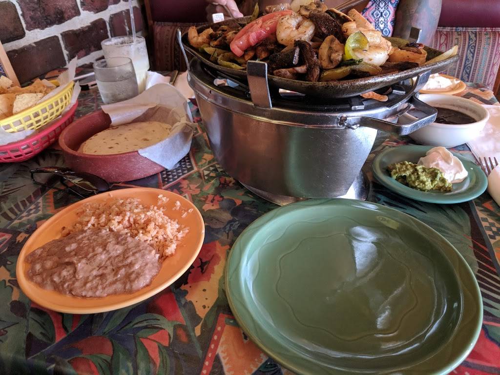 Las Palmas Restaurant | restaurant | 311 W Ogden Avenue, Westmont, IL 60559, USA | 6309639999 OR +1 630-963-9999