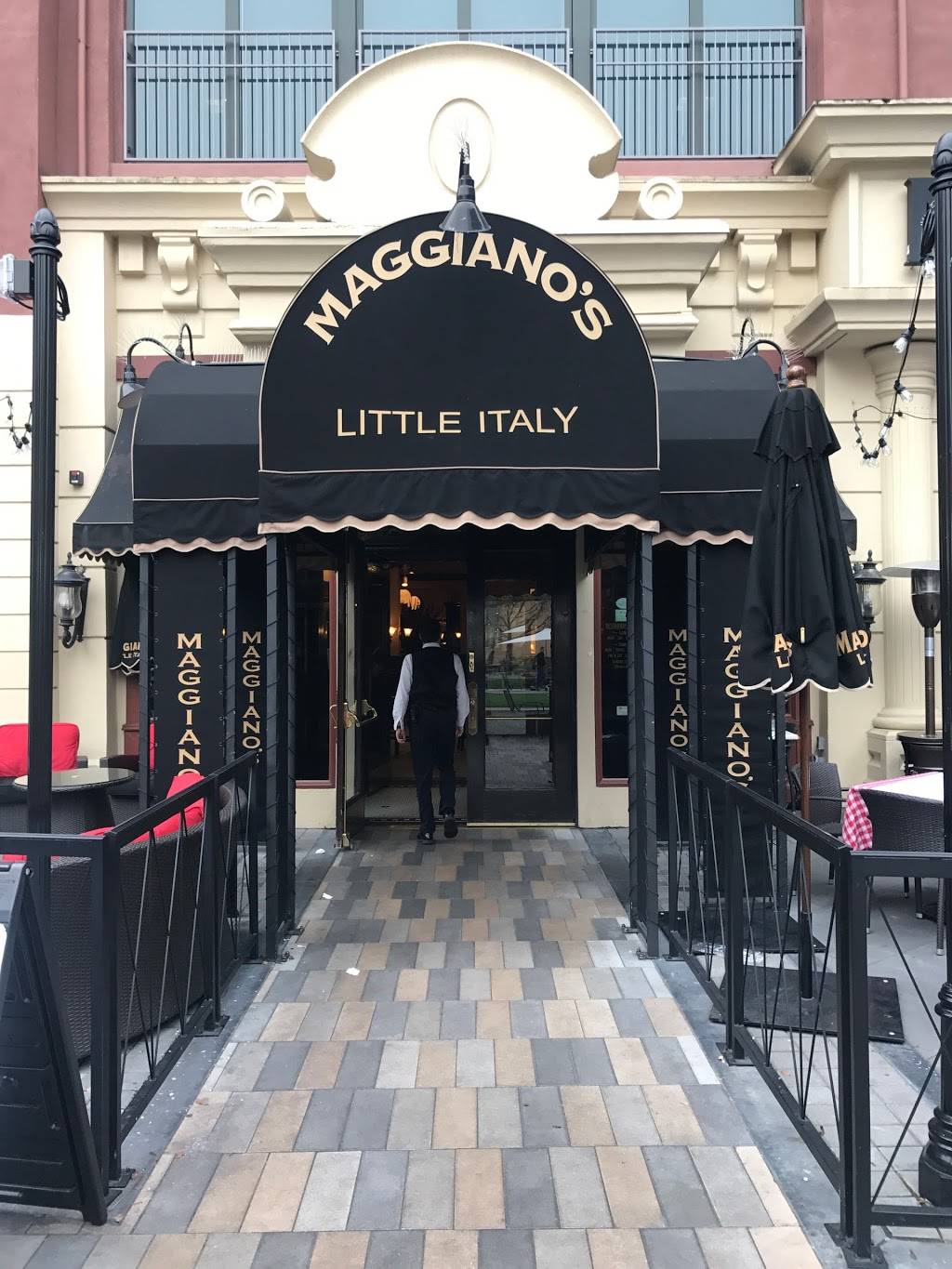 Maggianos Little Italy | restaurant | 3055 Olin Ave Suite 1000, San Jose, CA 95128, USA | 4084238973 OR +1 408-423-8973