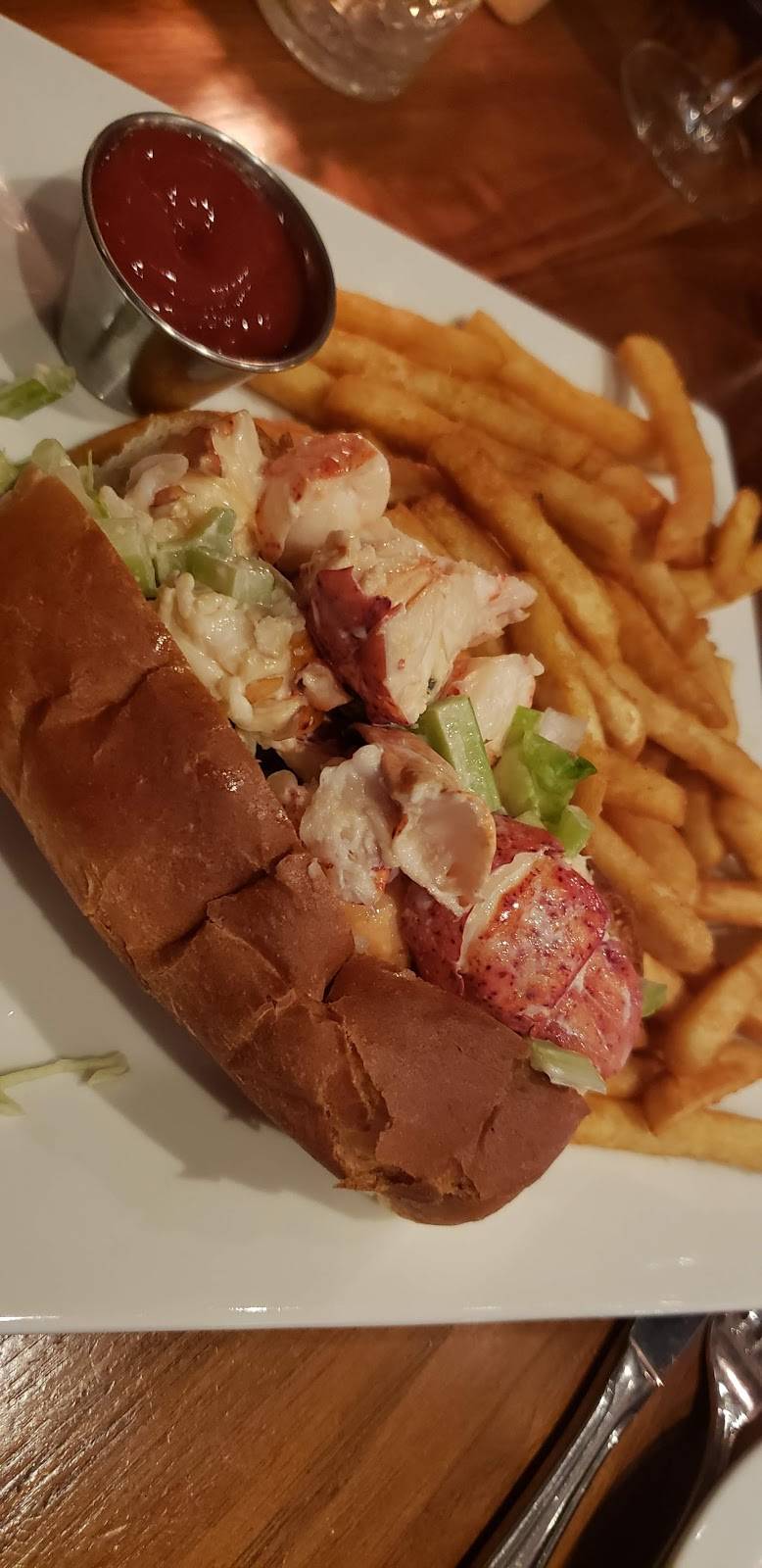 Carrolls | restaurant | 21 Main St, Medford, MA 02155, USA | 7813953344 OR +1 781-395-3344