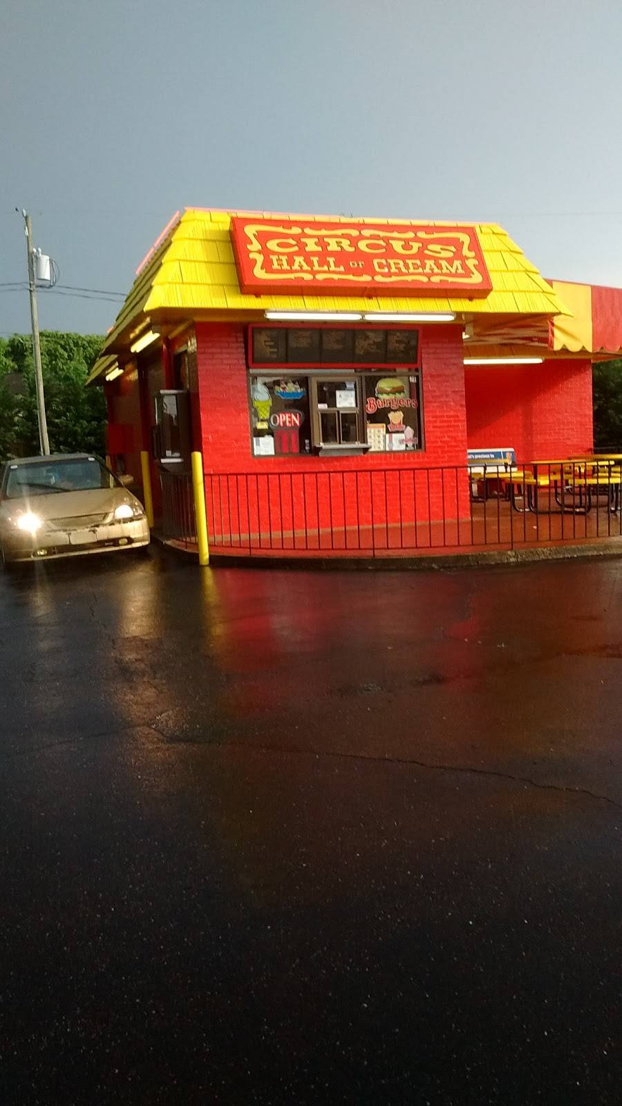 Circus Hall of Cream | restaurant | 211 22nd St SW, Hickory, NC 28602, USA | 8283284214 OR +1 828-328-4214