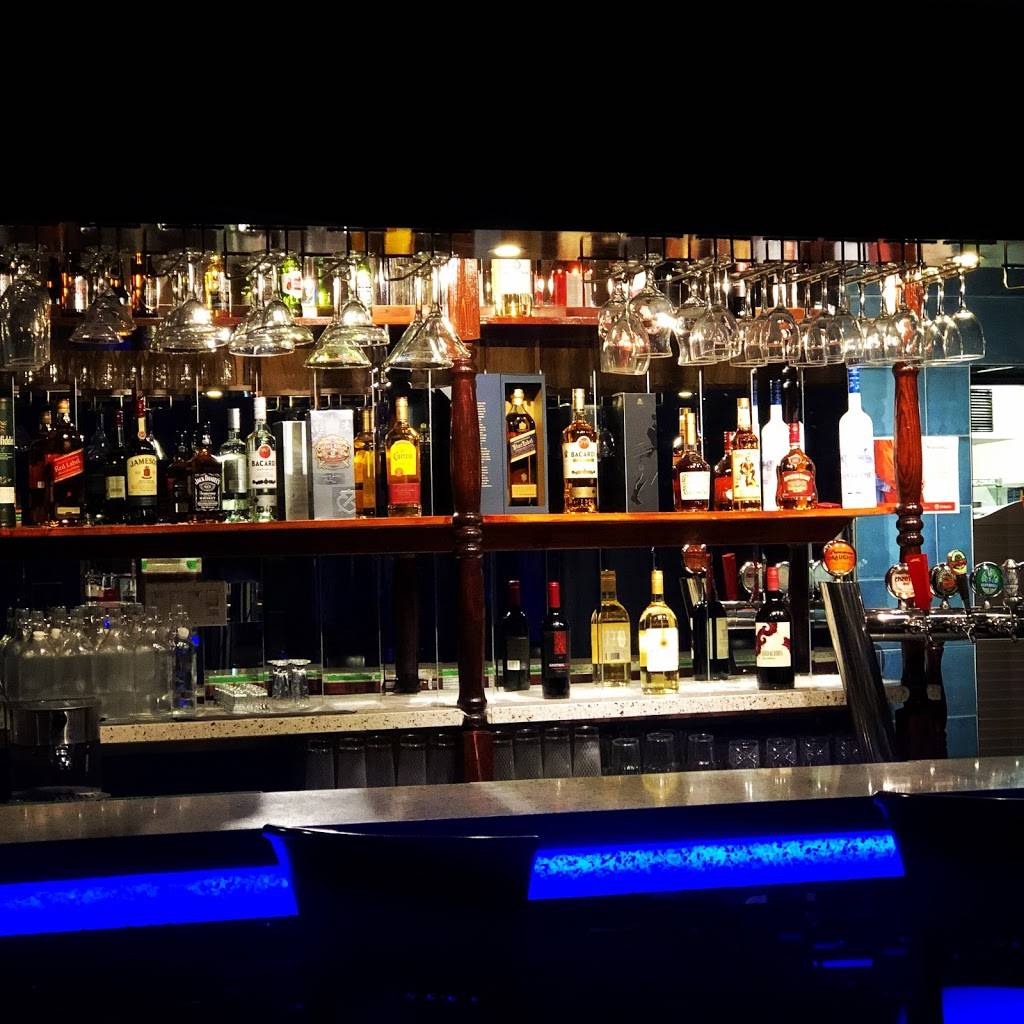 Elite 6ix Bar & Grill | restaurant | 200 Queen St S, Mississauga, ON L5M 1L3, Canada | 9058583696 OR +1 905-858-3696