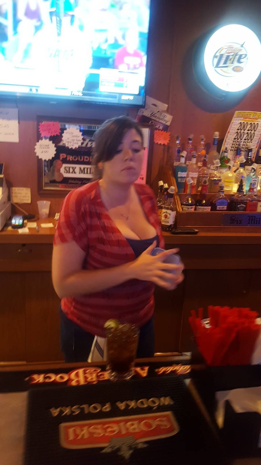 6 Mile Bar & Pizzeria | restaurant | 7404 Wayne Trace, Fort Wayne, IN 46816, USA | 2604418490 OR +1 260-441-8490