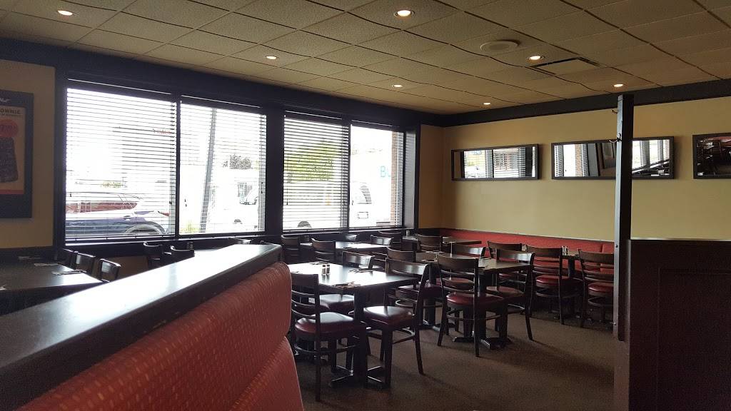 Pizza Hut | meal delivery | 475 Boulevard Saint-Joseph, Drummondville, QC J2C 2B5, Canada | 8194752222 OR +1 819-475-2222