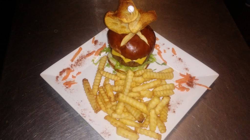 Glenroy Lunch & Tavern Inc | restaurant | 145 E 149th St, Bronx, NY 10451, USA | 7189939804 OR +1 718-993-9804