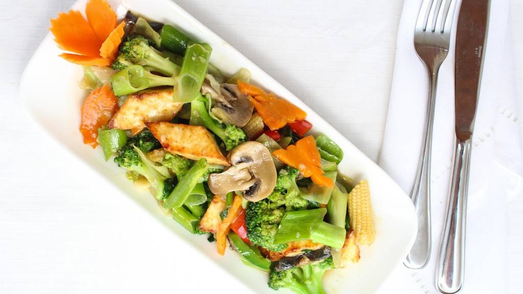 Hakka Chilli | meal takeaway | 4559 Hurontario St #12A, Mississauga, ON L4Z 3L9, Canada | 9057124370 OR +1 905-712-4370