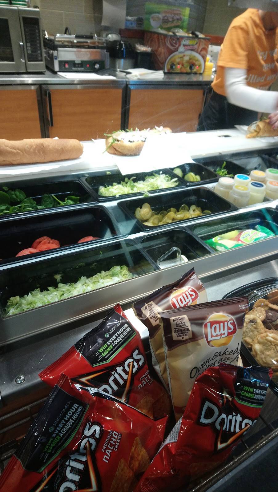 Subway | restaurant | 1690 Huron Church Rd, Windsor, ON N9C 2L1, Canada | 5192524696 OR +1 519-252-4696