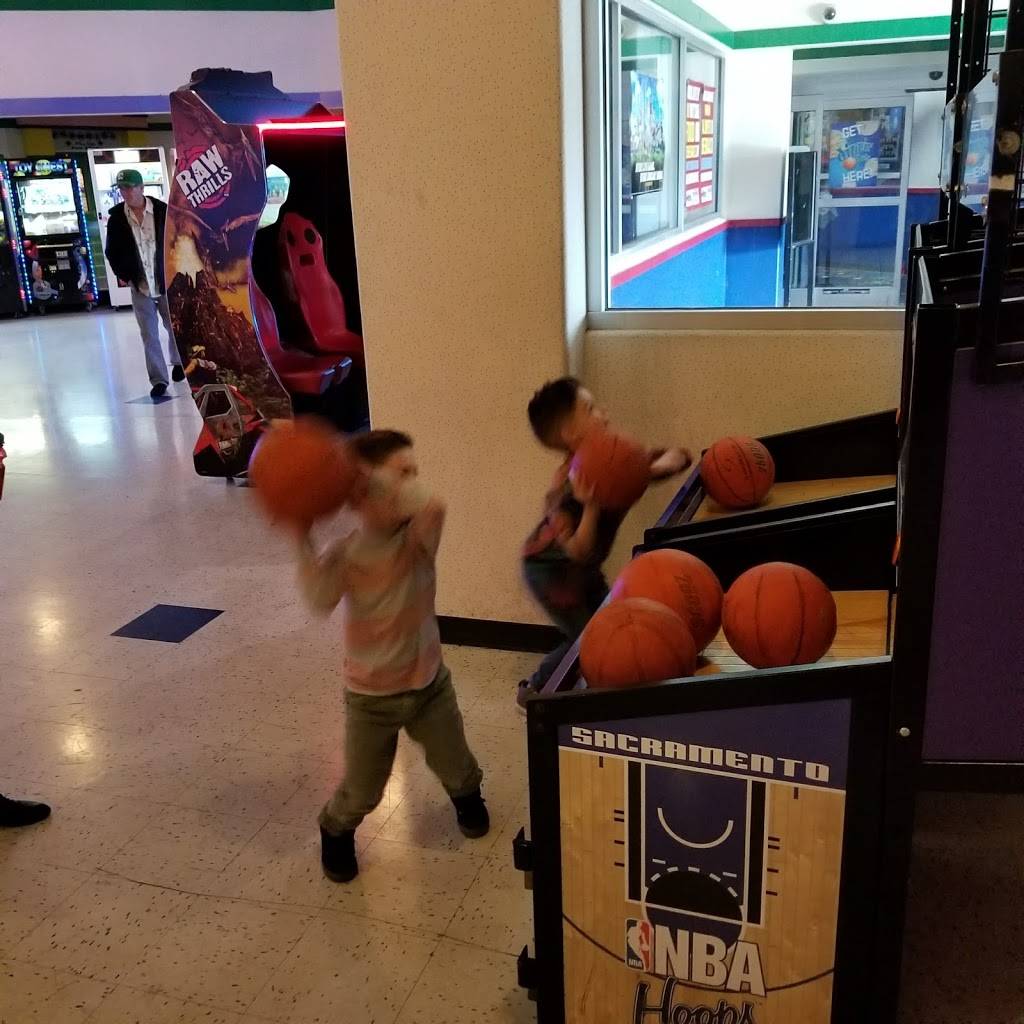 Bowlero Manteca | restaurant | 1251 E Yosemite Ave, Manteca, CA 95336, USA | 2098242889 OR +1 209-824-2889