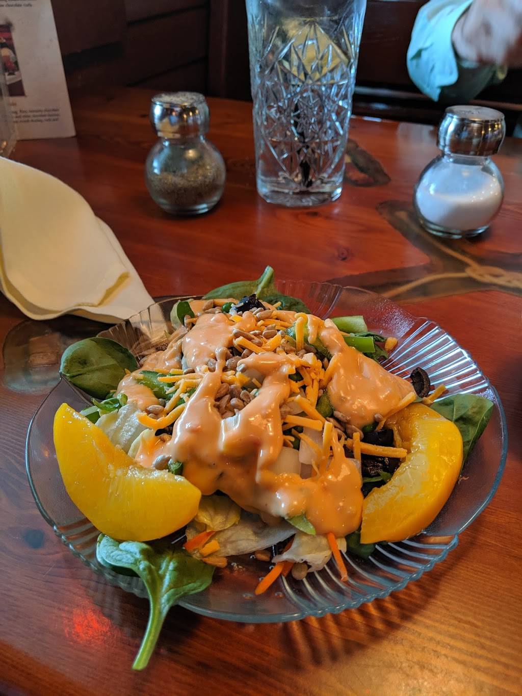 Nueskes at Gullivers Landing | restaurant | 1701 Mallard Ln, Wausau, WI 54401, USA | 7158498409 OR +1 715-849-8409