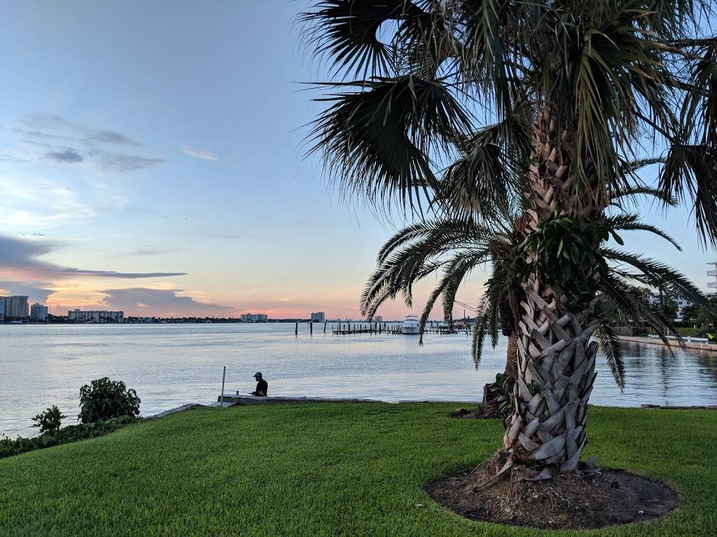 The Royal Poinciana Plaza | shopping mall | 340 Royal Poinciana Way, Palm Beach, FL 33480, USA | 5614405441 OR +1 561-440-5441