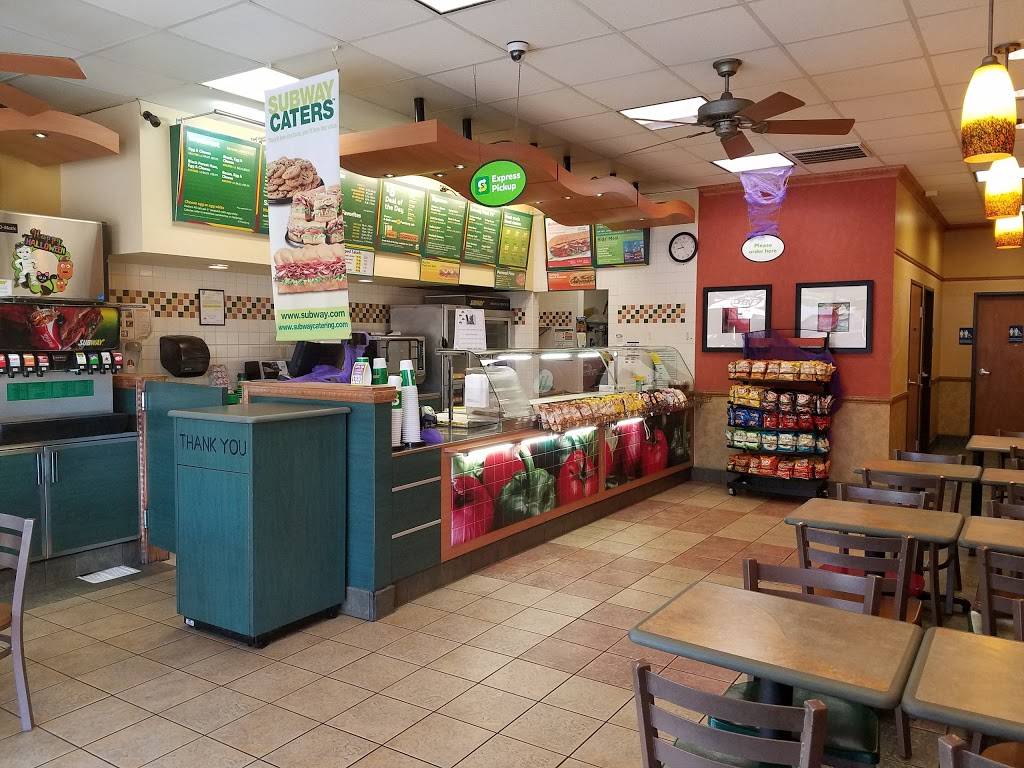 Subway | restaurant | 557 N Golden State Blvd, Turlock, CA 95380, USA | 2096697635 OR +1 209-669-7635
