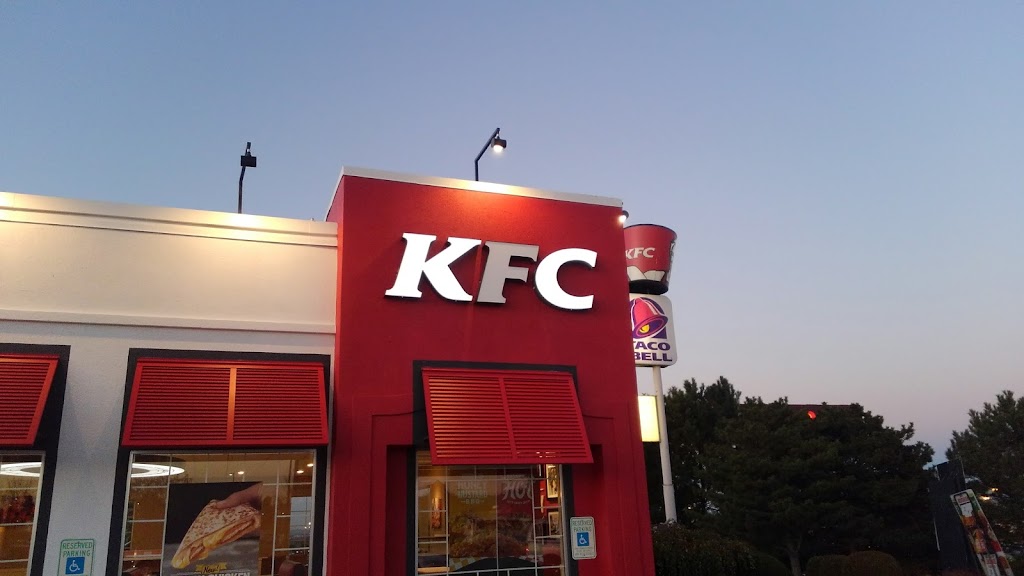 KFC | restaurant | 901 N Columbia Center Blvd, Kennewick, WA 99336, USA | 5097836712 OR +1 509-783-6712
