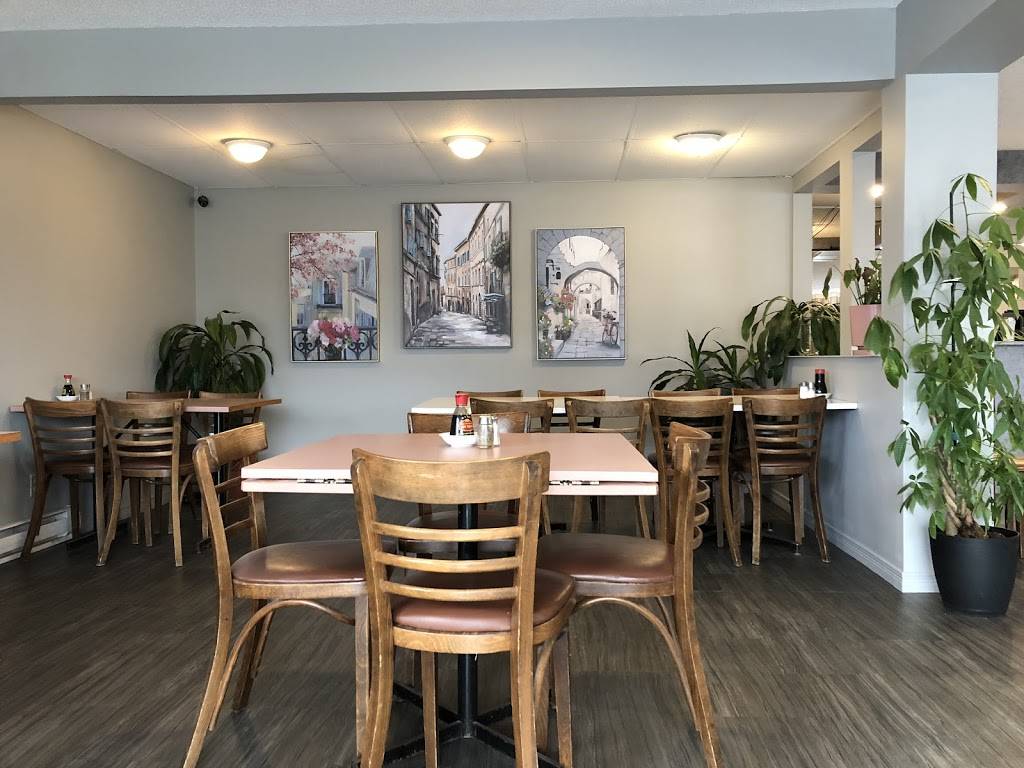 China Moon | restaurant | 273 Boulevard Saint-René O, Gatineau, QC J8P 2V7, Canada | 8196637710 OR +1 819-663-7710